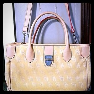 Dooney n Bourkes ladies purse